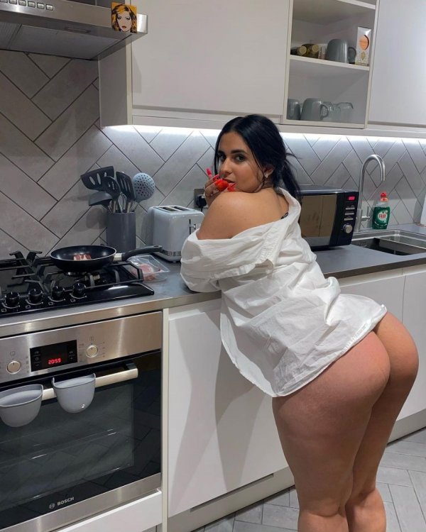 mel.farahmand-___CGLSVgdlyKR___-.jpg