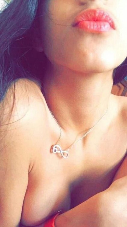 Young Delhi Muslim Girl Nude Selfies (3).jpg