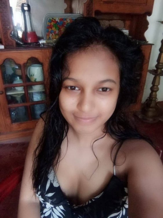 Sexy Body Sri Lankan Girl Leaks - Desi Old Pictures HD / SD 📸 - DropMMS