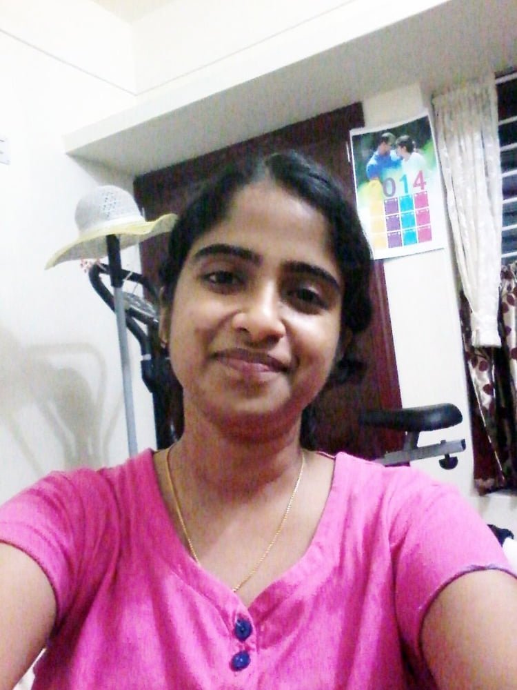 BEAUTIFUL MALLU GIRL SELFI LEAKED [21 PHOTOS ZIP] - Desi Old Pictures