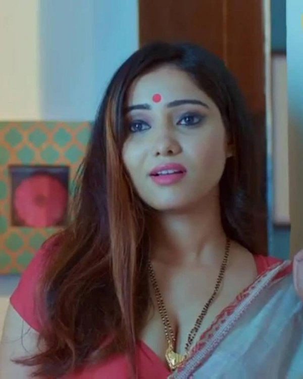 priya-mishra-hot-actress-dunali-ullu-app-bhabhi.jpg