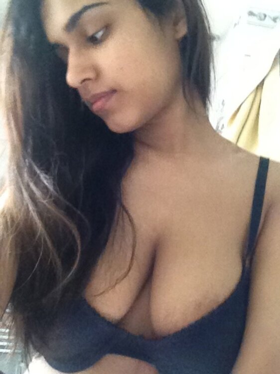 FF_PakiBabeNudeSelfies (3).jpg